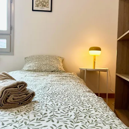 Lescale Des Artistes - Metro - Tramway - Aeroport