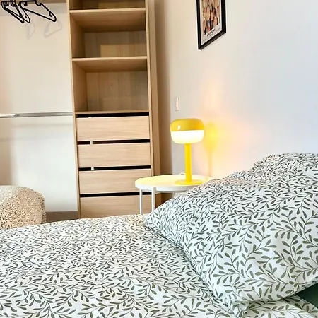 Lescale Des Artistes - Métro - Tramway - Aéroport