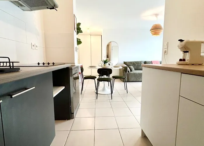 Lescale Des Artistes - Metro - Tramway - Aeroport Τουλούζη