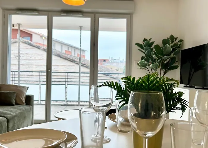 Lescale Des Artistes - Metro - Tramway - Aeroport *