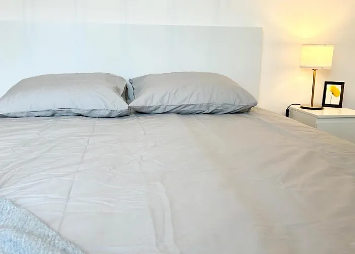 Lescale Des Artistes - Metro - Tramway - Aeroport アパート