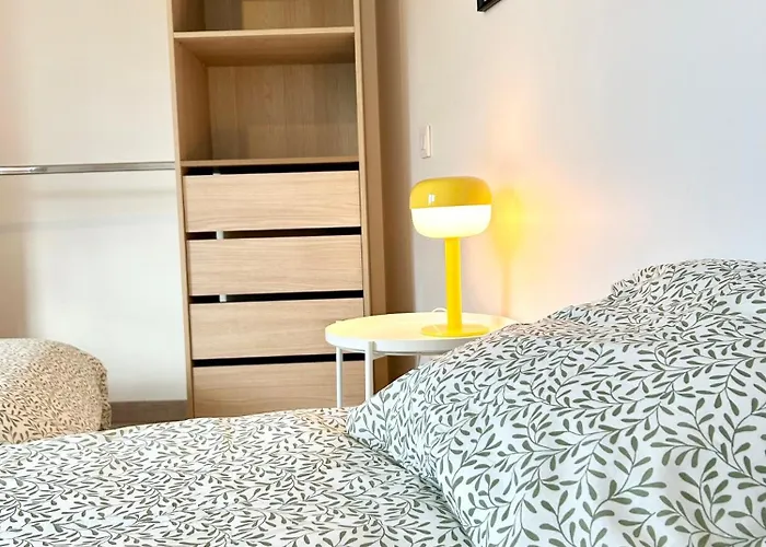 Lescale Des Artistes - Metro - Tramway - Aeroport