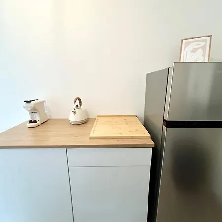 Lescale Des Artistes - Metro - Tramway - Aeroport